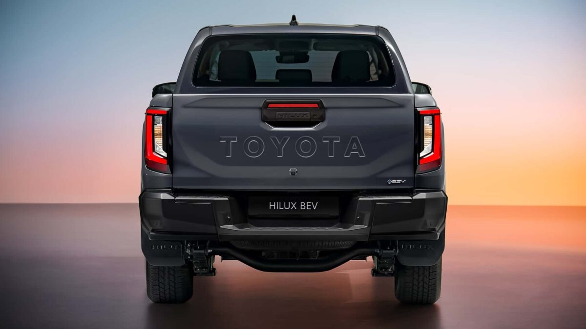 toyota hilux 2026 oficial por detras