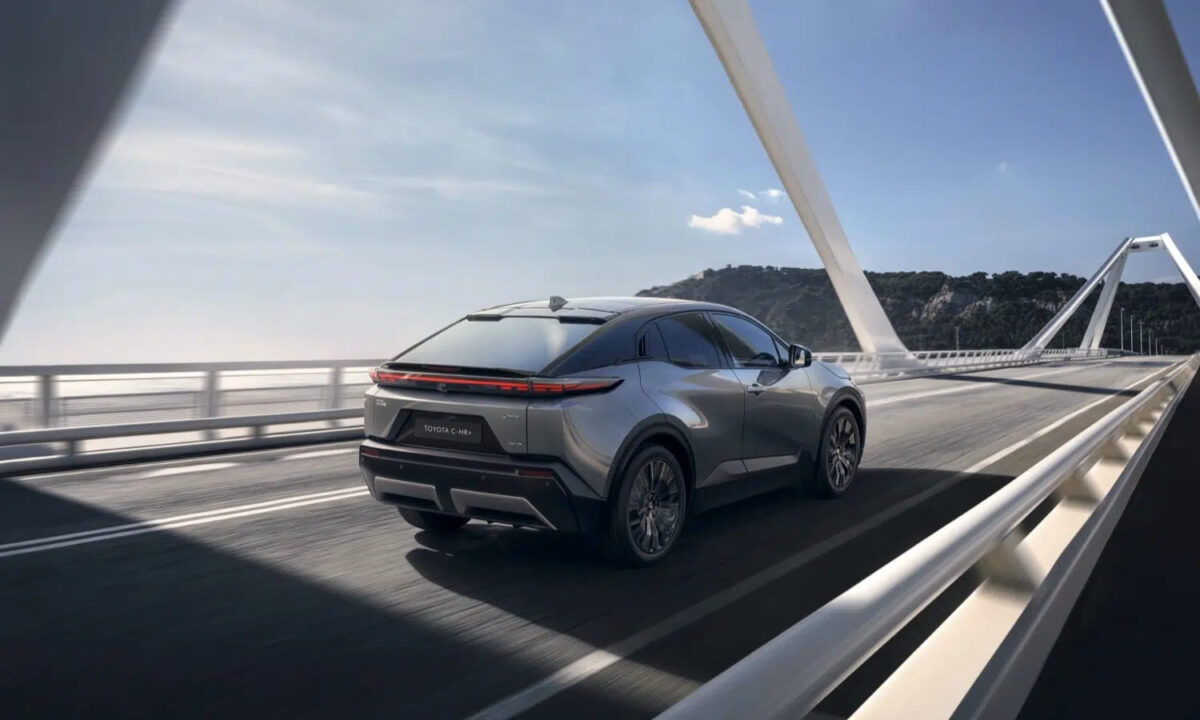 Subaru Uncharted EV, el nuevo crossover eléctrico compacto que apunta alto 5 Toyota C HR Electric 19.jpeg