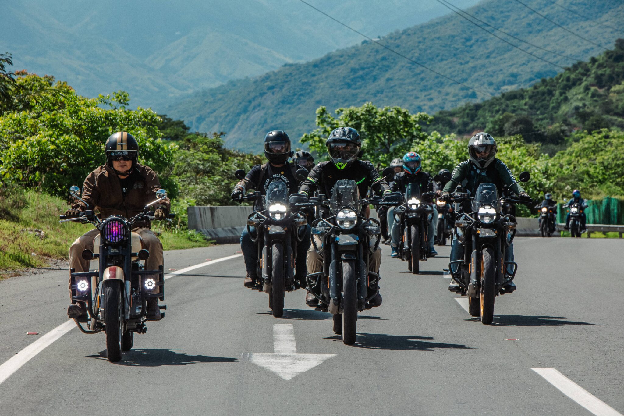 Royal Enfield celebra 125 años rodando por Barranquilla durante el Carnaval 1 GG 7480