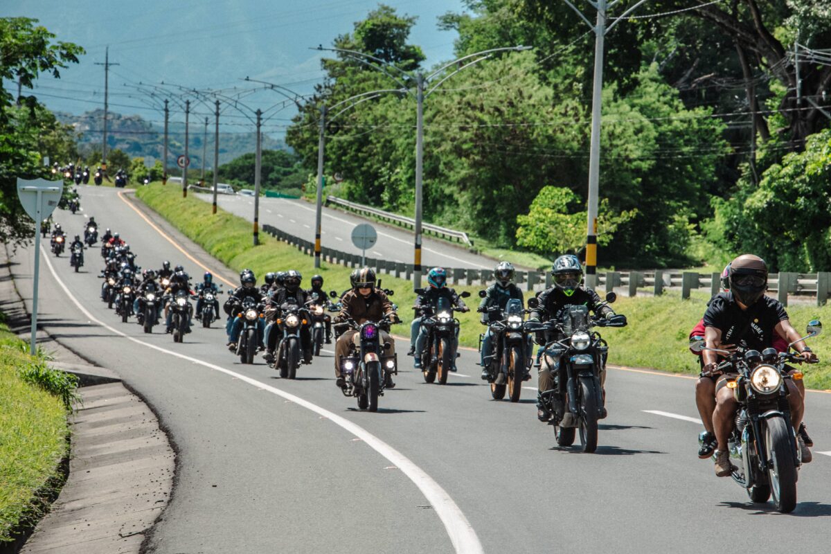 Royal Enfield celebra 125 años rodando por Barranquilla durante el Carnaval 2 GG 7489