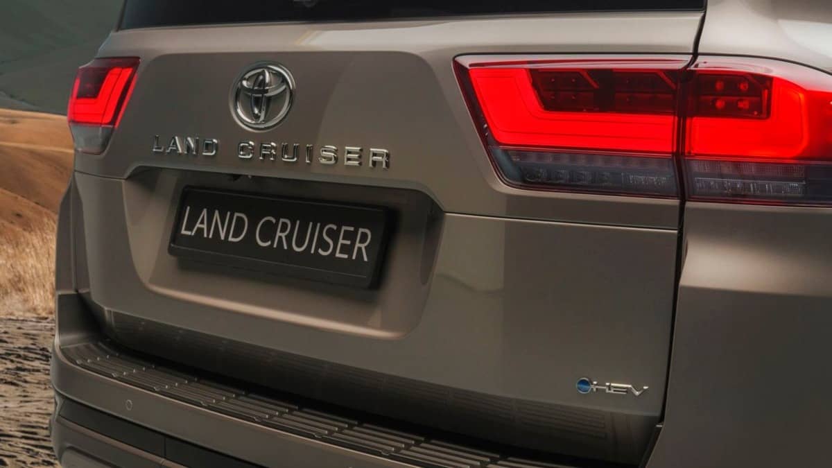 Toyota Land Cruiser 300 Hybrid 0001