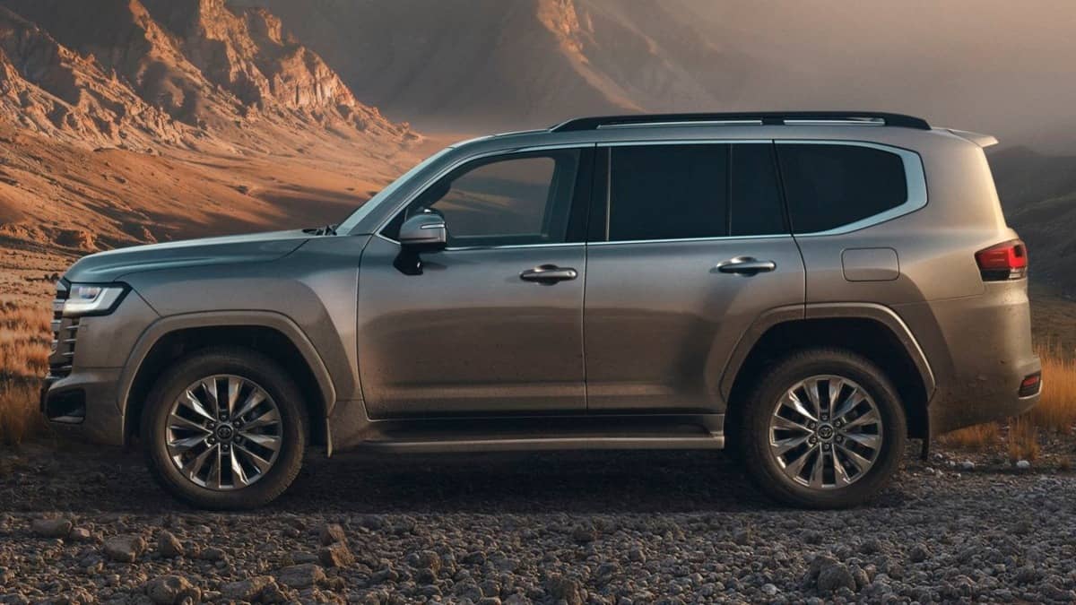 Toyota Land Cruiser 300 Hybrid 0003