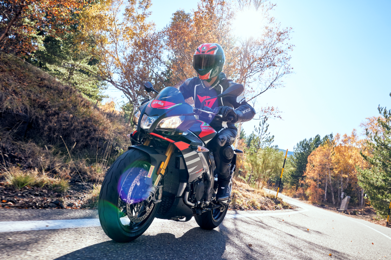 Tecnología de punta aplicada en las mejores llantas para motocicletas Pirelli 4 Diablo Rosso IV 2