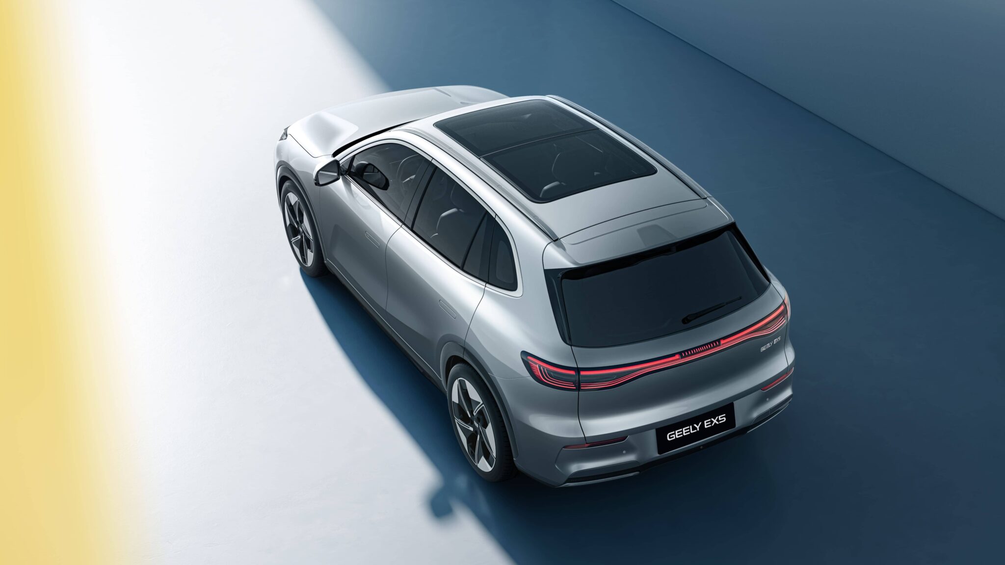 Cinco claves para dar el salto seguro a un vehículo eléctrico o híbrido en Colombia 1 E245 geely