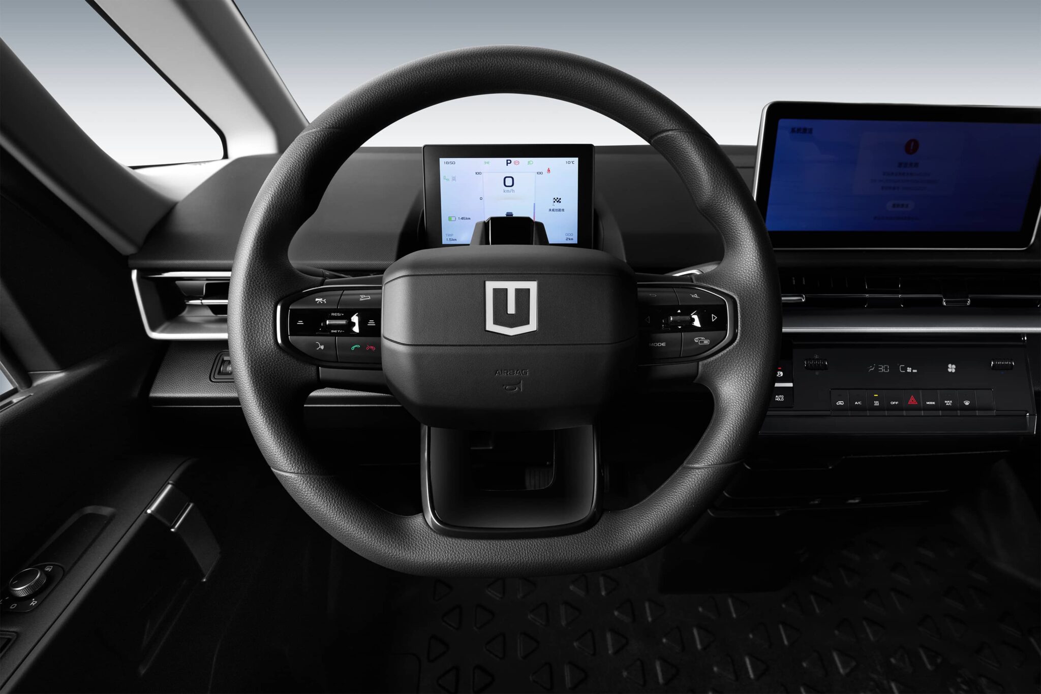 ¿Los vehículos de trabajo pueden tener más tecnología que algunos autos familiares? 1 Farizon interior 002