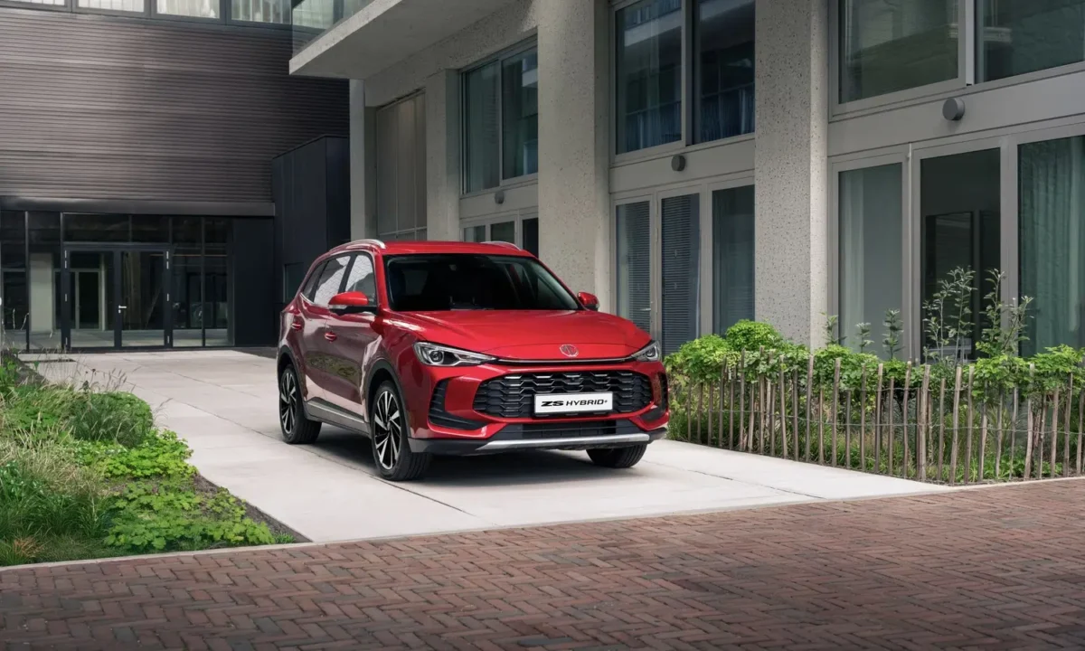 MG ZS Hybrid Retouch v3.jpg