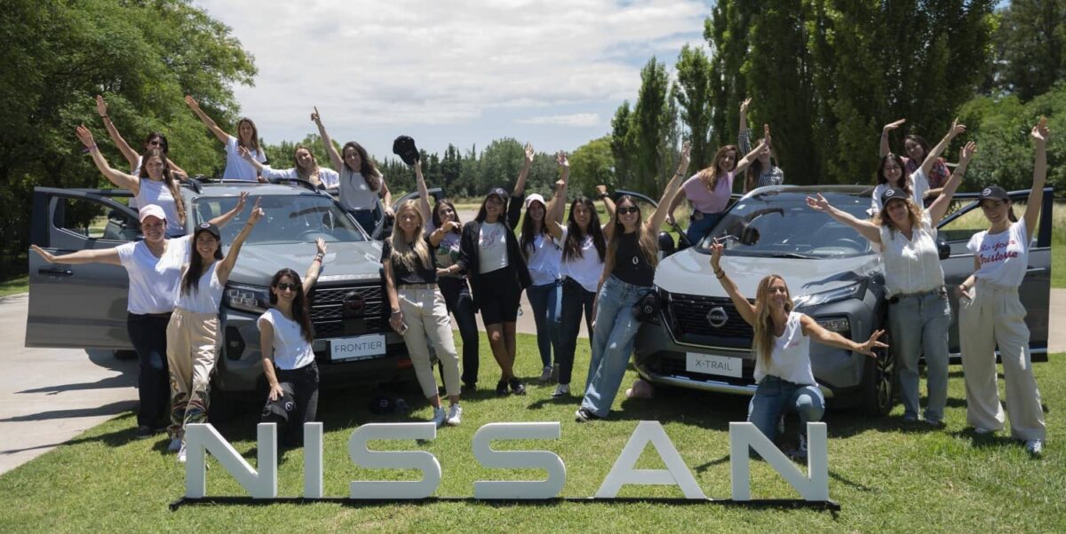Nissan Mujeres