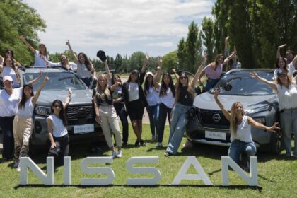 Nissan Mujeres