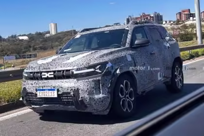 Renault Duster 2027 camuflada 003