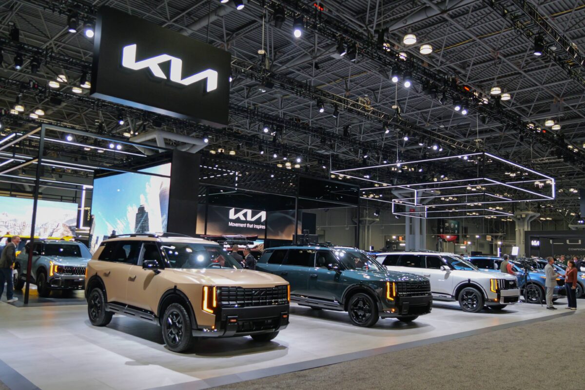 Kia Mejor Fabricante 2026: El triunfo eléctrico Premios TopGear.com 2026 3 Muestra comercial KIA Salon New York.JPG