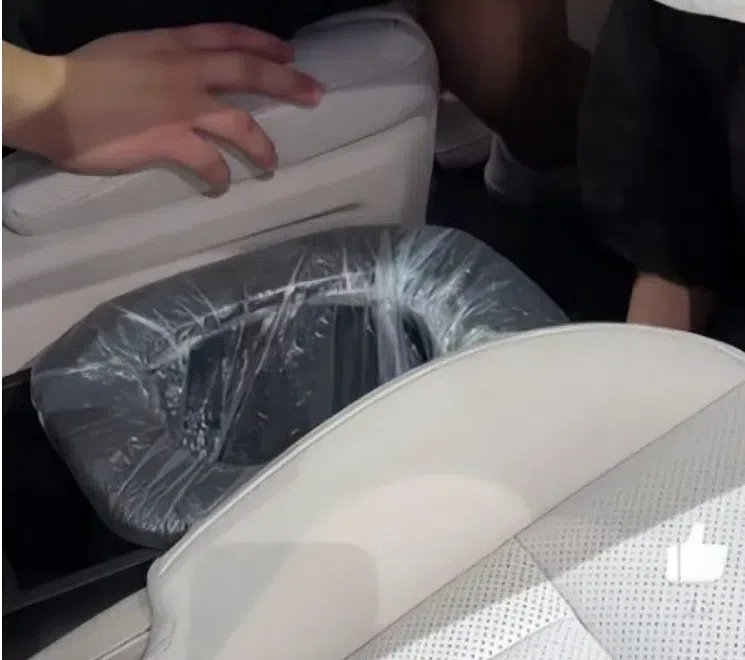 bano integrado en autos 001