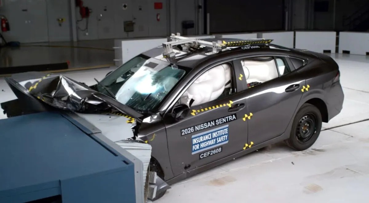 Nissan Sentra 2027 IIHS 003