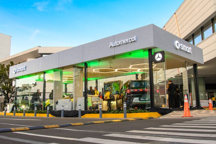 Automercol inaugura vitrina smart en Unicentro