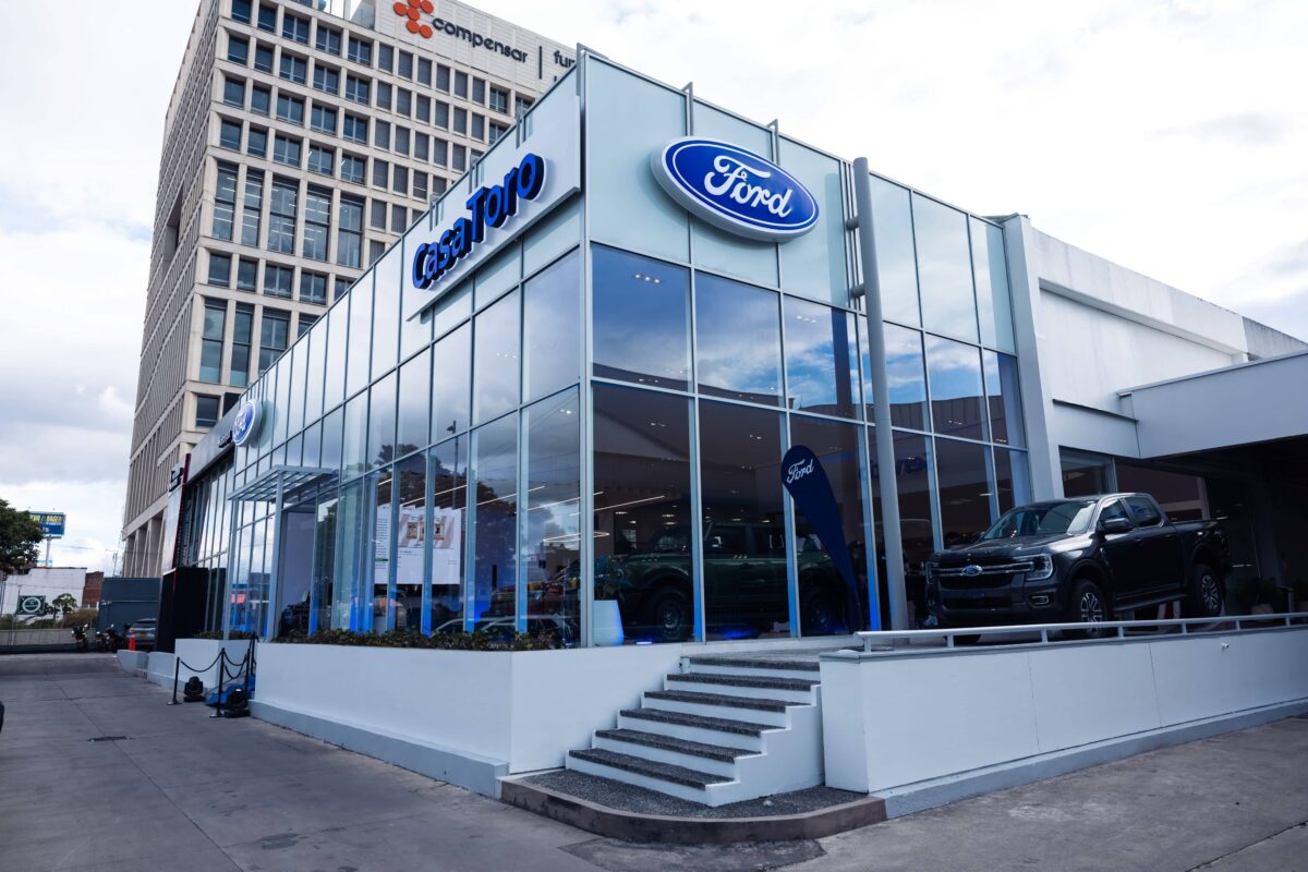 Ford Signature 2.0 llega a Colombia: CasaToro inaugura la primera vitrina de nueva generación de Ford en el país 3 Ford Signature 2 0001
