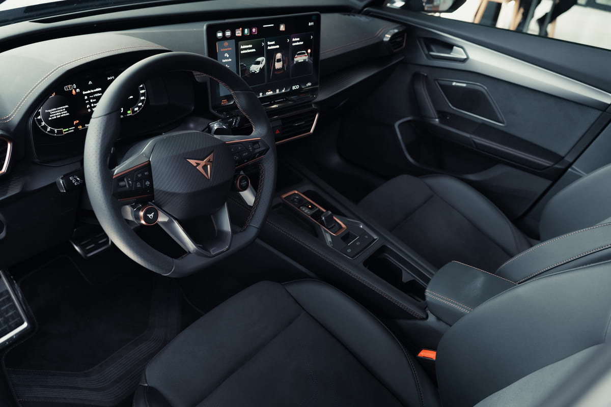 CUPRA Formentor híbrido enchufable: llega a Colombia para quedarse 6 CUPRA PHEV Carro 13