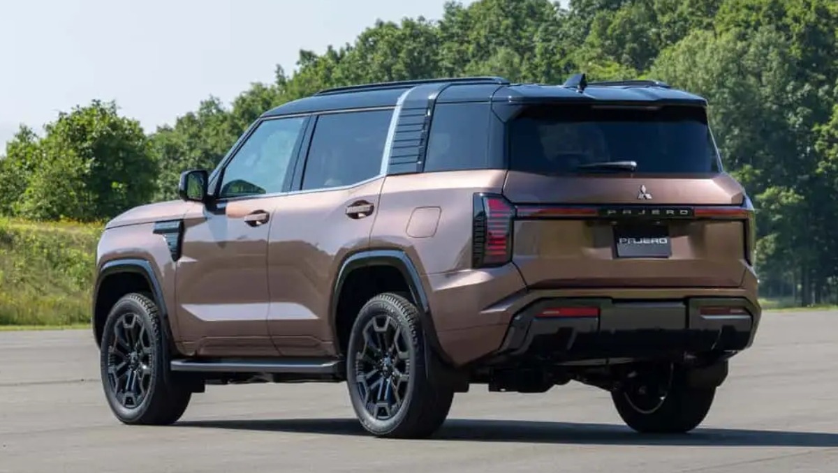 Mitsubishi Montero 2027 0005