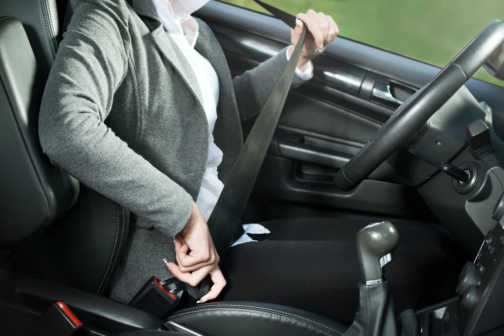 Seguridad al comprar carro: la tecnología ProPILOT Assist está cambiando la decisión de compra 1 Protege tu vida Usa correctamente los sistemas de seguridad de tu vehiculo