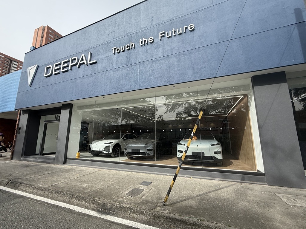 Changan Group renueva su vitrina de San Diego en Medellín: conoce las marcas y tecnologías que llegan 1 Deepal San Diego 2026