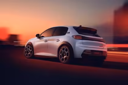 Peugeot e 208 GTi 002.jpg