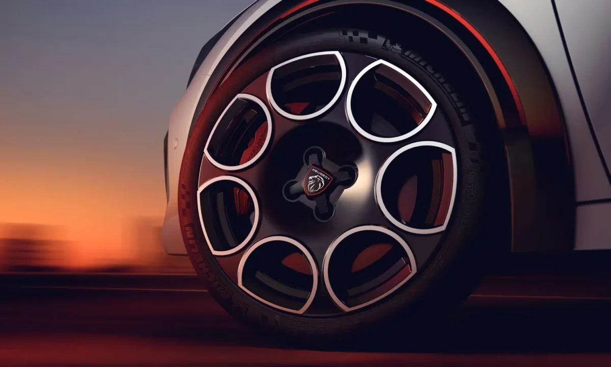 Peugeot e 208 GTi 003.jpg