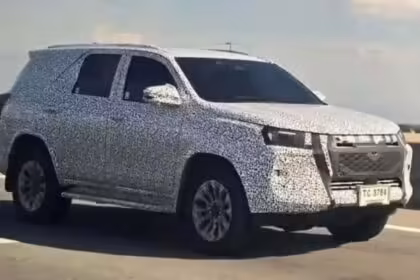 Toyota fortuner SW4 2027 camuflada 002